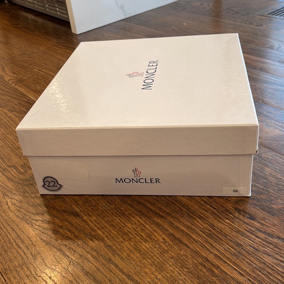 Moncler white shoe box - Picture 6 of 13